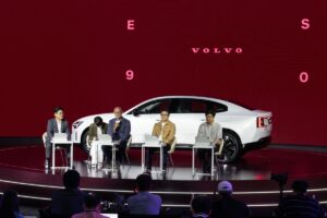 볼보 ES90, 3000명 사전 계약의 비밀: 520km 주행거리와 7천만 원대 실구매가