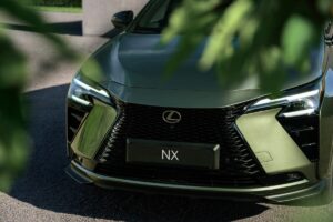 2027 렉서스 NX 공개: 100km 이상 EV 주행 및 DC 급속 충전 지원
