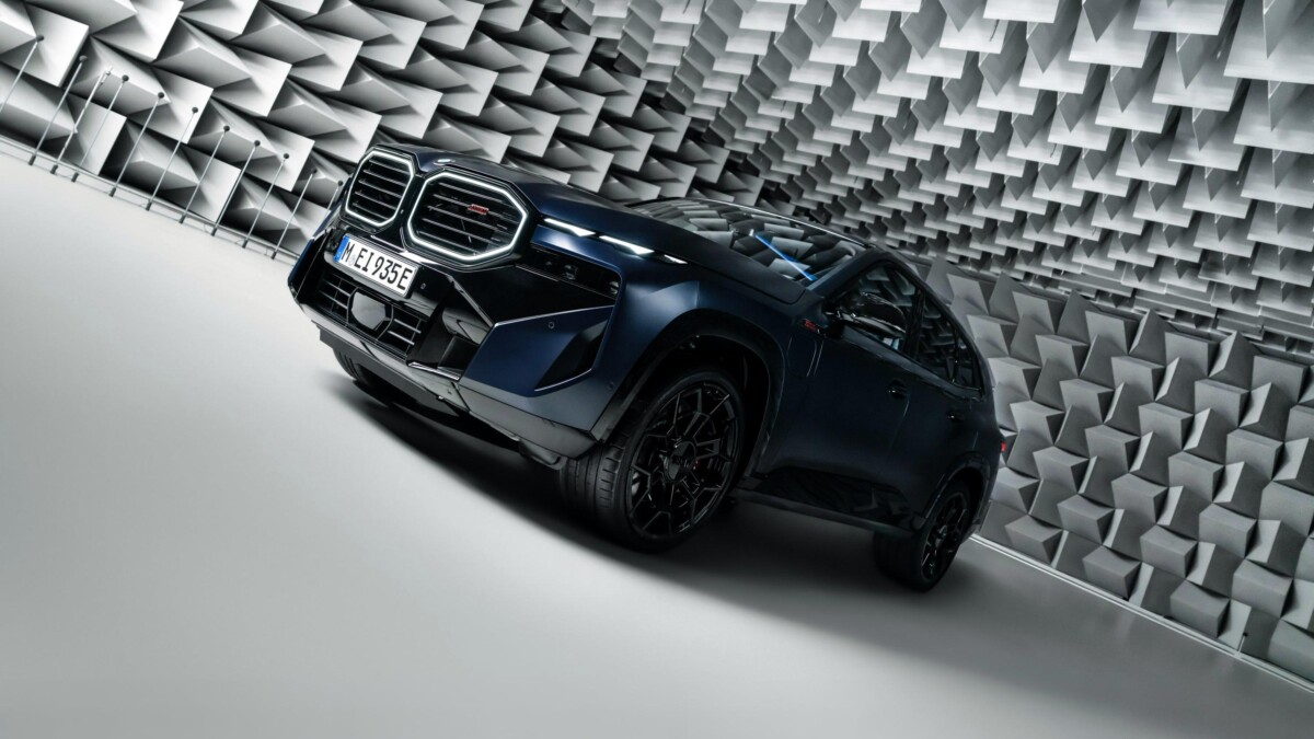 748마력의 강력한 성능을 자랑하는 BMW XM 레이블의 압도적인 디자인