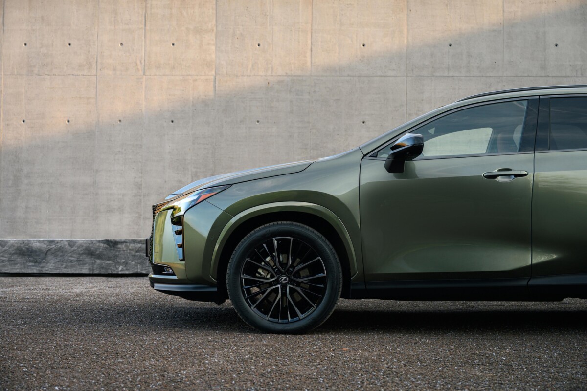 2027 렉서스 NX 350h 측면 모습