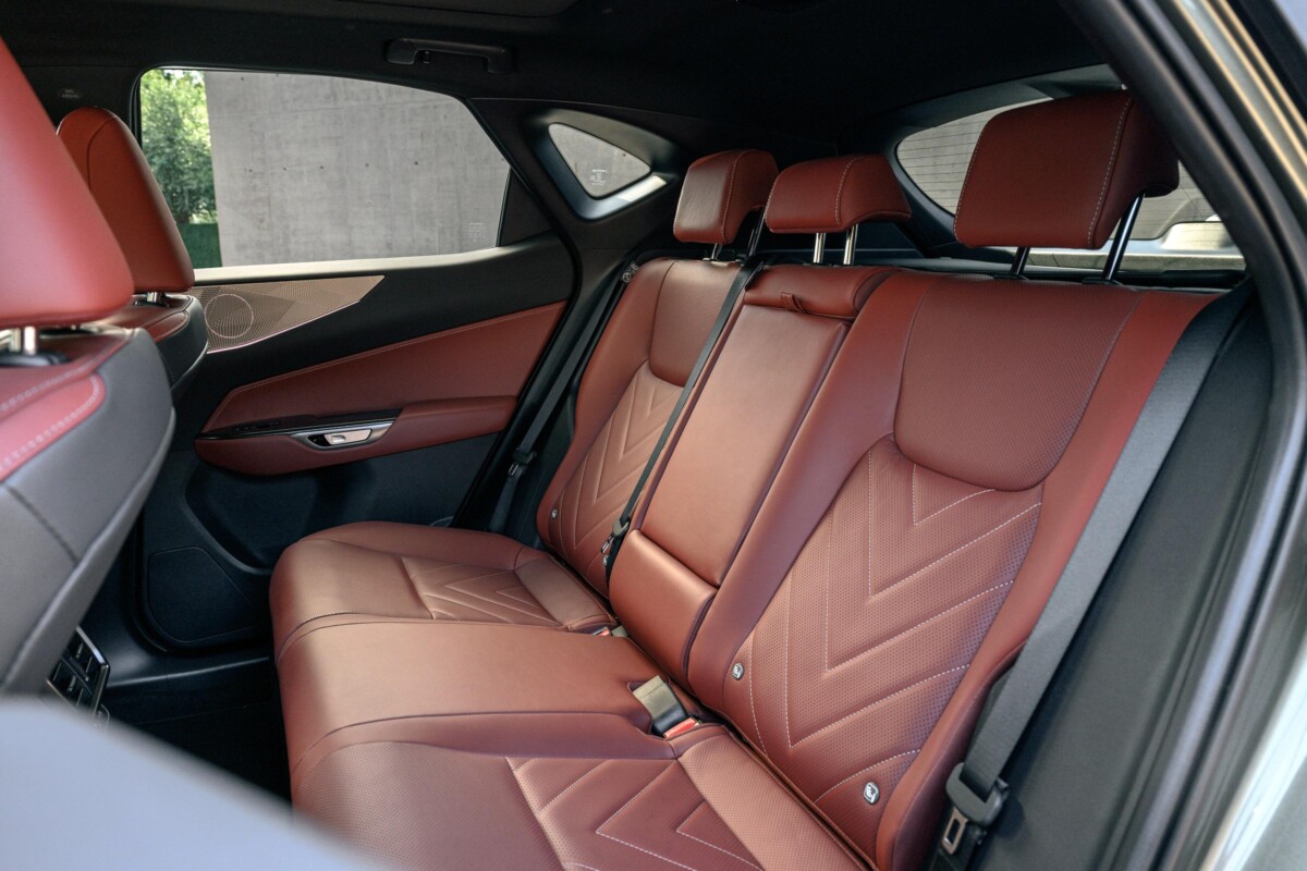 2027 렉서스 NX 350h 측면 모습